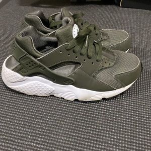 Boys Nike Huarache sneakers